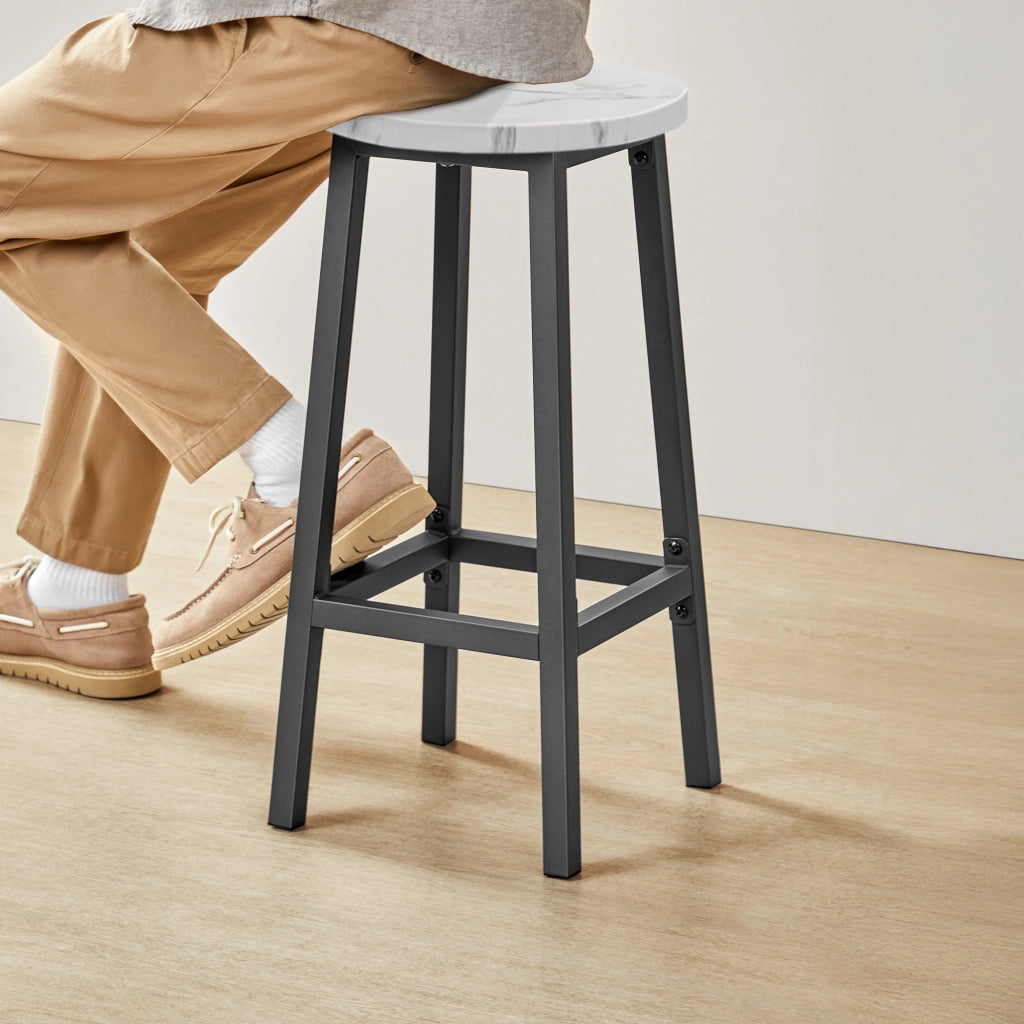 Sgabello da bar da cucina in marmo VALORA con gambe nere - Design rotondo ed elegante
