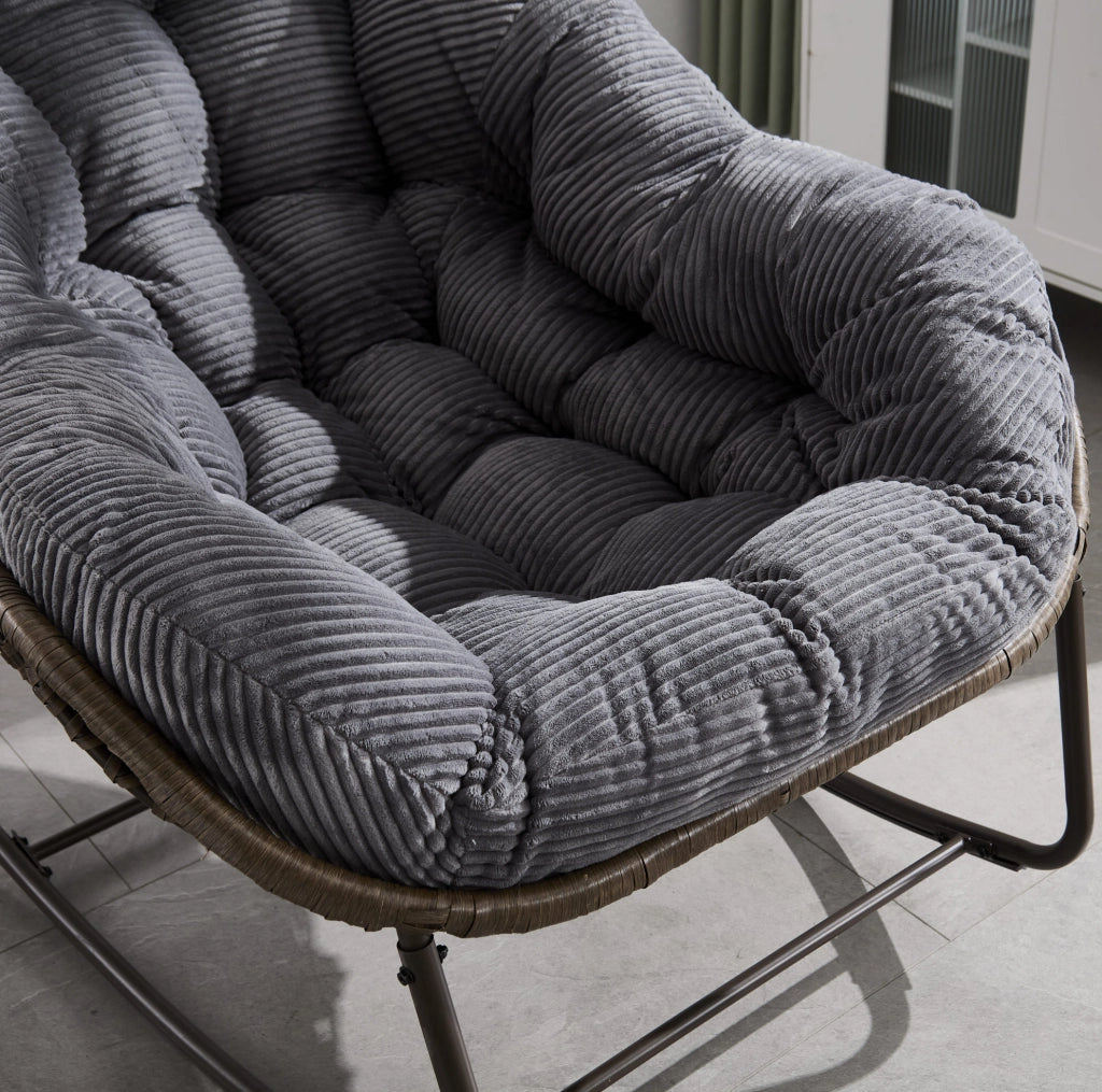 Poltrona a dondolo da esterno in rattan grigio 78x106x90 cm