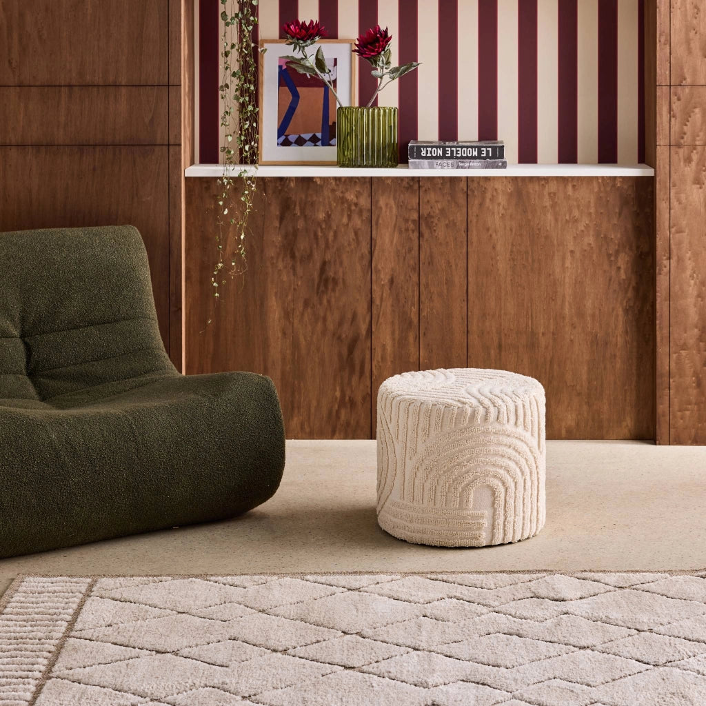 Pouf rotondo in bouclé testurizzato, bianco