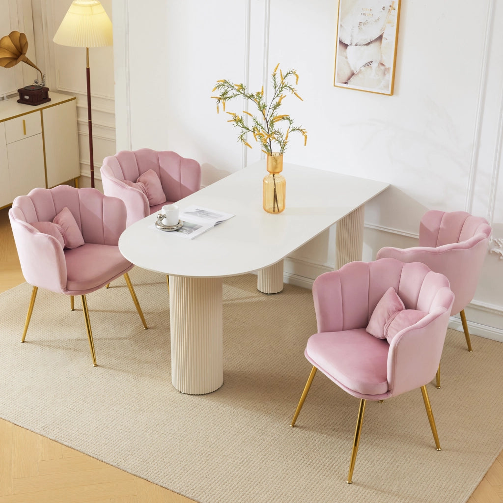 Poltrona con schienale a fiore, cuscino e gambe metalliche dorate in velluto rosa