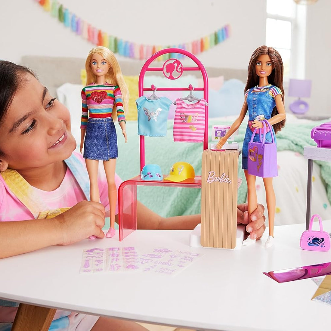 Barbie Make & Sell Boutique Playset con Bambola e Accessori alla Moda Idea Regalo