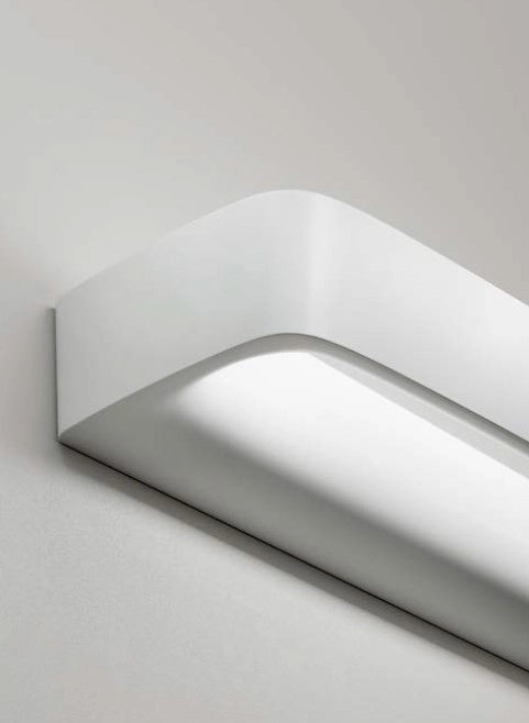 AKI APPLIQUE A PARETE GRANDE BIANCO OPACO 2700K 3054LM 22W L.35,5CM DIMMERABILE TRIAC
