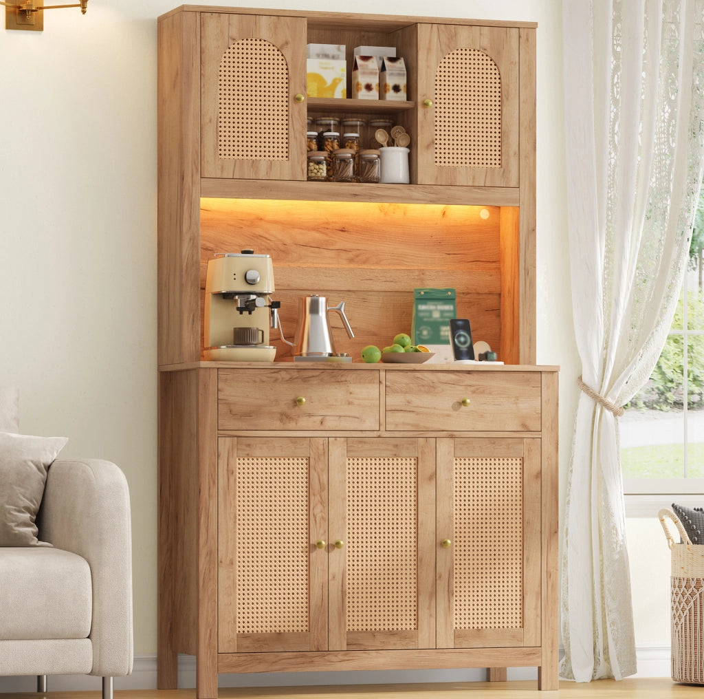 Credenza alta da cucina con LED RGB, prese e ante in rattan