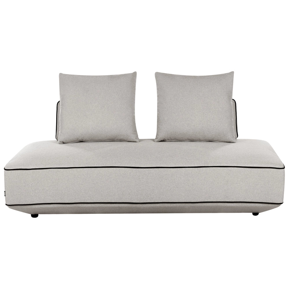 Chaise imbottita grigio chiaro con cuscini da salotto confortevole stile moderno