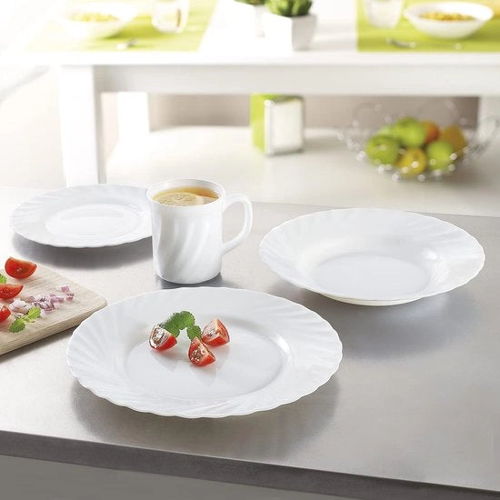 Set di piatti e tazze in materiali rinnovabili