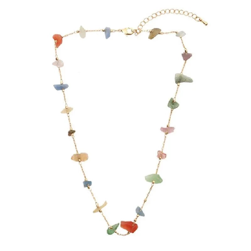 Collana fatta a mano con pietre naturali colorate e cristalli
