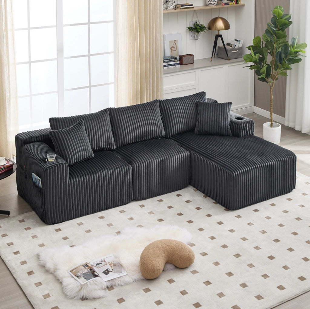 Divano modulare 257x160x62 cm con chaise longue; tasche laterali; portabicchieri e 5 cuscini; in corduroy grigio