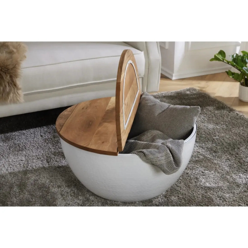 Tavolino basso TRIANE 60 cm con contenitore – Piano in legno di acacia e struttura in metallo bianco martellato