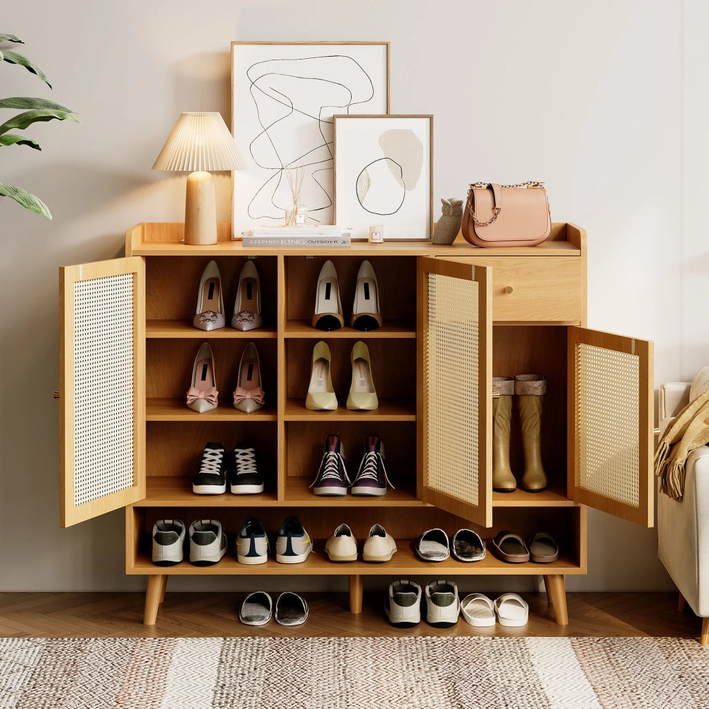 Mobile Scarpiera con 3 Ante e 1 Cassetto; Ripiani Multipli; in Rattan Naturale; in Pannello Truciolare; 120×35×106 cm; Naturale
