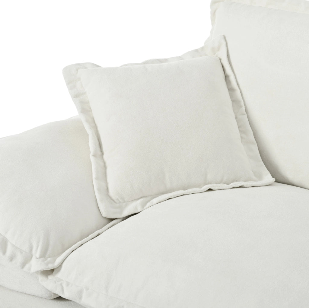 Divano 2 posti in chenille beige con braccioli curvi, design ispirato a barca a vela, ideale per spazi compatti
