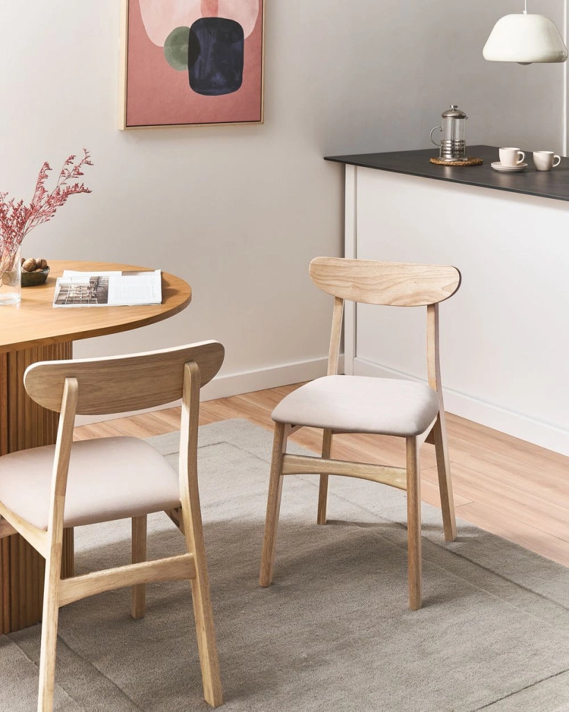 Set di 2 sedie da pranzo in legno di gomma marrone chiaro e beige chiaro, con seduta in tessuto e design retrò senza braccioli
