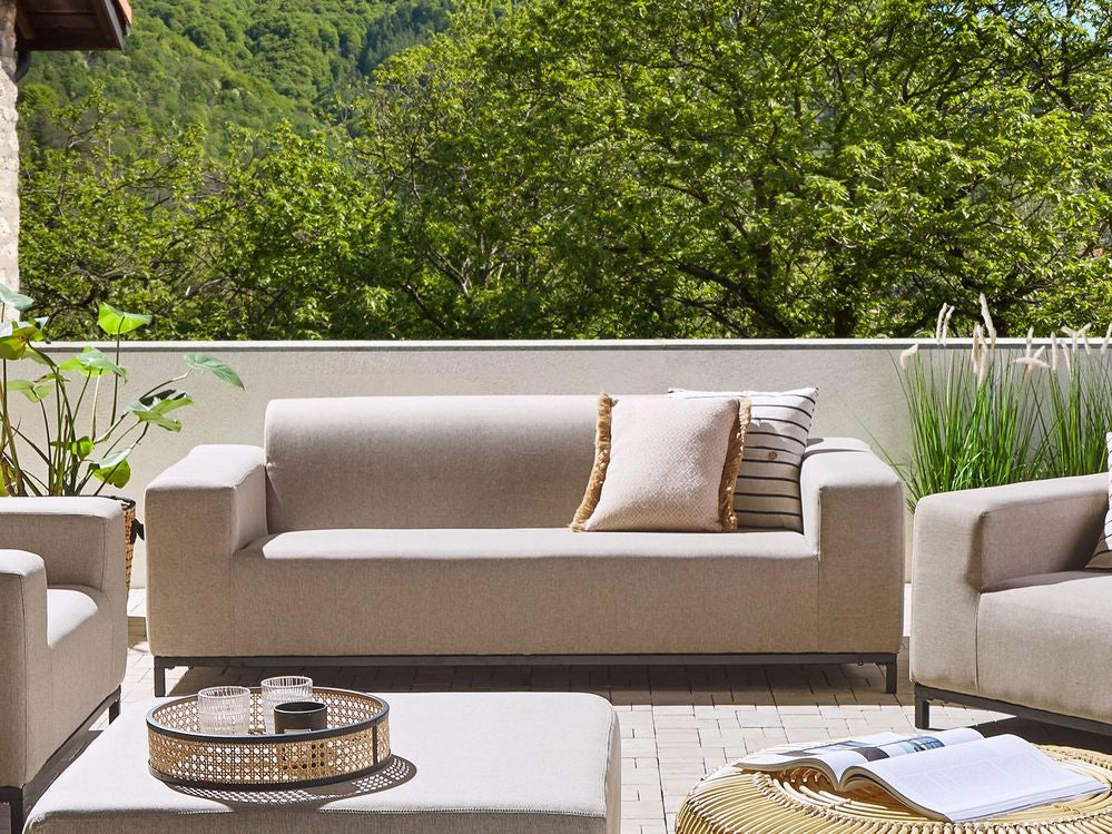 Divano da giardino Tessuto beige Gambe in alluminio Nero Tappezzeria per interni Mobili per esterni Resistente agli agenti atmosferici