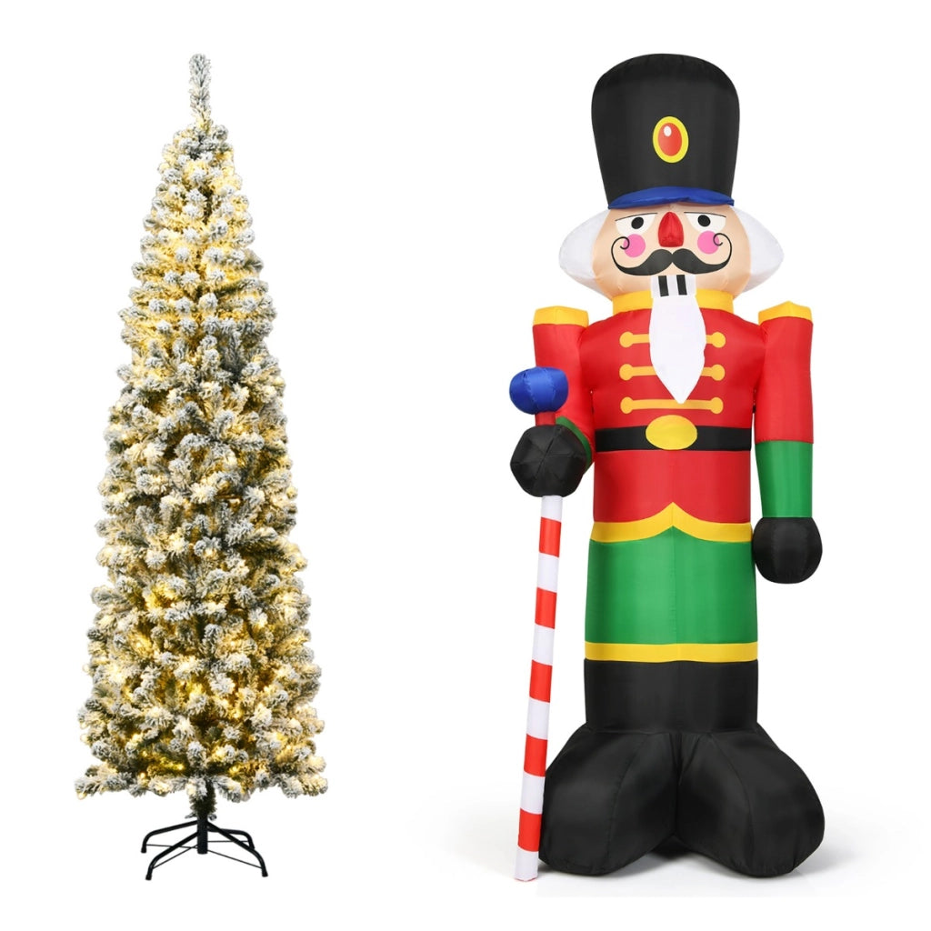 Albero artificiale di Natale 225cm e soldatino schiaccianoci gonfiabile 2,4 m, Abete innevato illuminato con luci e decorazione natalizia-Natale