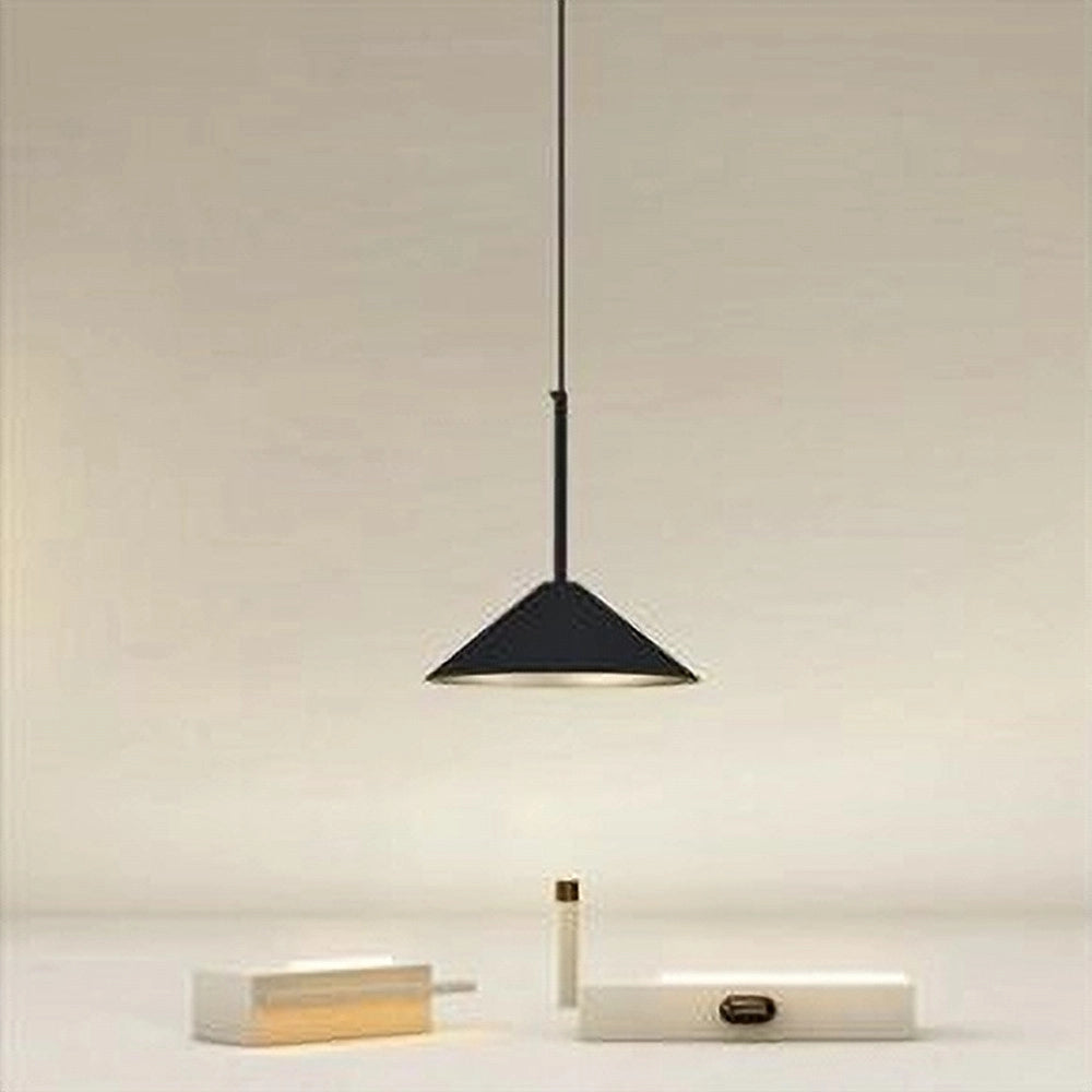 Trade Shop - Lampadario A Sospensione Moderno Con Paralume Triangolare In Ferro Nero Oro E27 33863 -