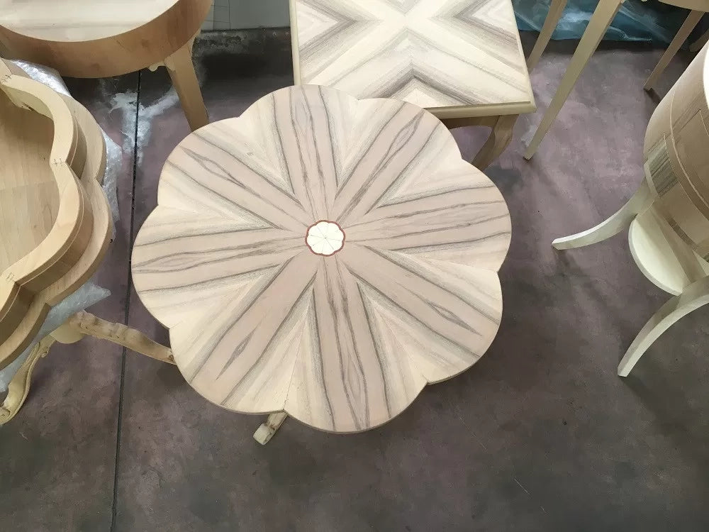 tavolino rotondo \"fiore\" intarsiato gambone 3 piedi grezzo d.56 h.71 (3122) - Mobili 2G