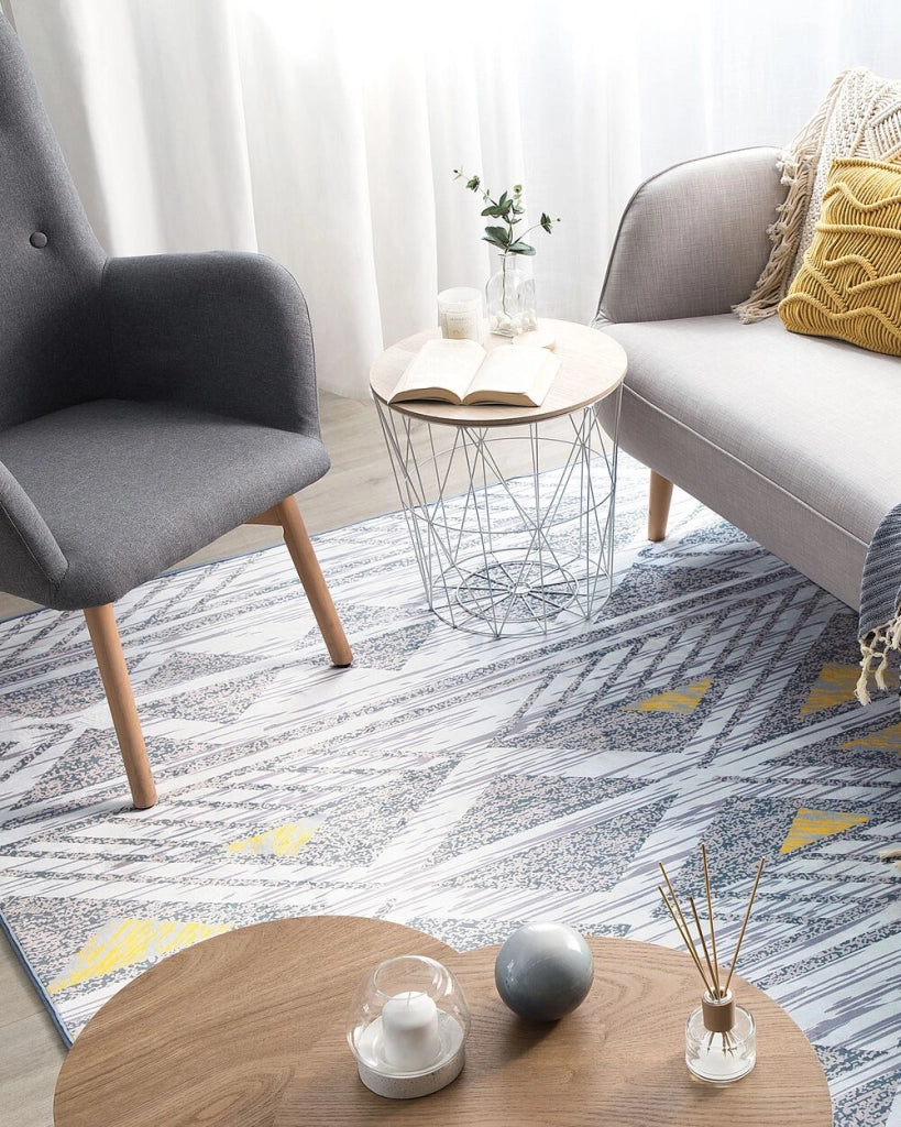 Tappeto grigio con motivo geometrico a pelo corto in poliestere giallo 160 x 230 cm