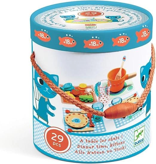 Set cucina, A tavola con i gatti, 29 pezzi posate,verdure,pentolino in legno,Djeco,Eta+18 mesi