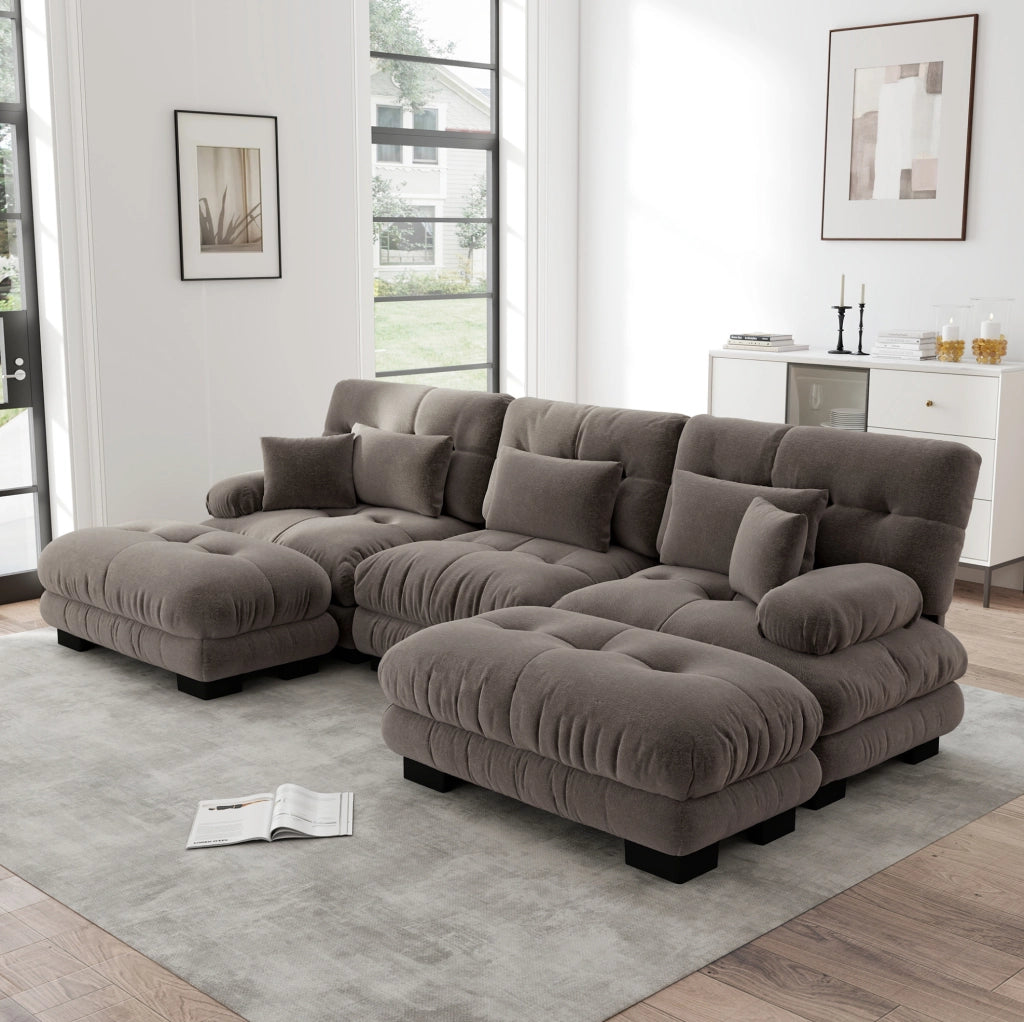 Divano modulare con ottomane mobili in chenille marrone; seduta profonda stile cloud