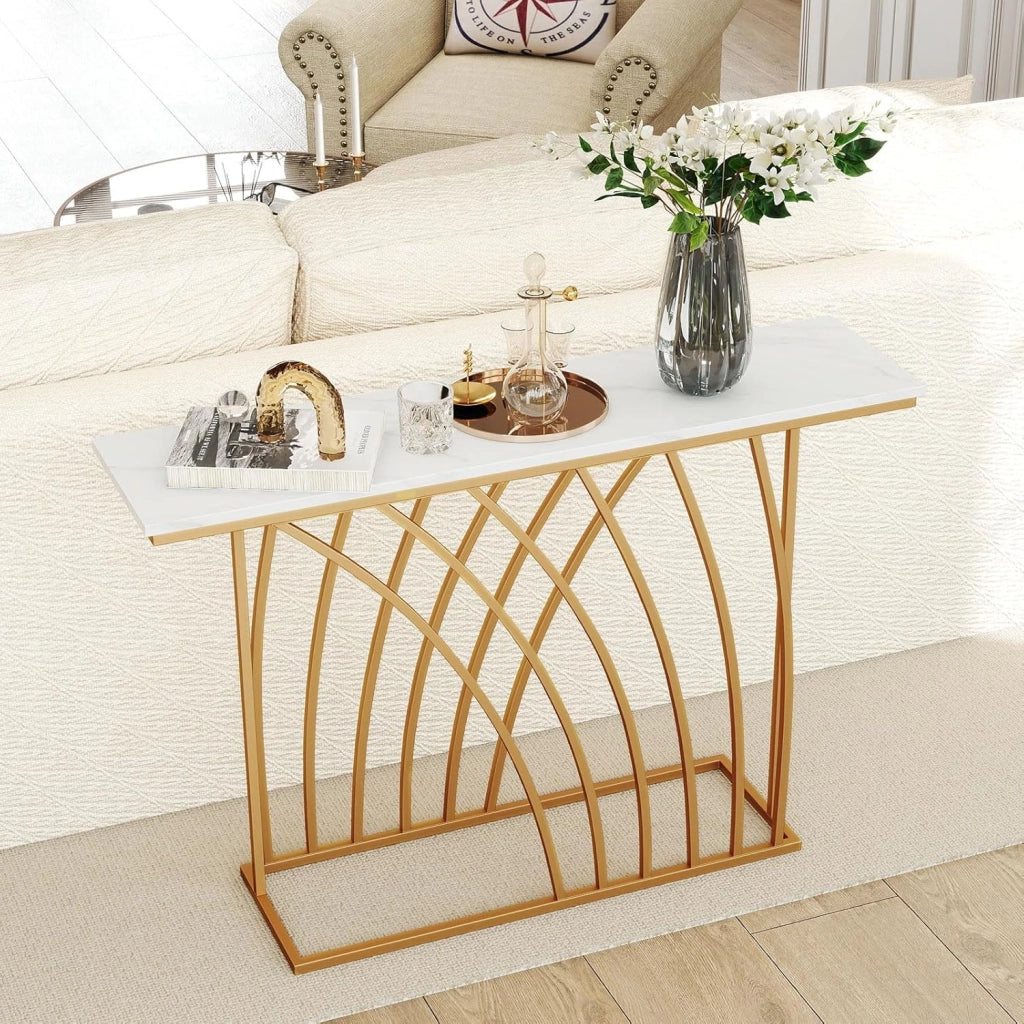 Tavolo da Console Ingresso Moderno con Piano in Finto Marmo, Struttura Geometrica in Metallo Dorato, 120 x 30 x 80 cm, Oro e Bianco