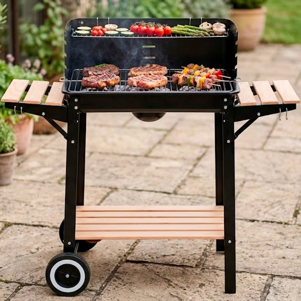 Barbecue A Carbone Con Paravento Antivento Griglia Cromata Ripiani Laterali In Legno Ganci Porta Accessori Ruote Integrate Per Giardino Terrazzo E Campeggio 94 x 40 x 84 Cm Nero