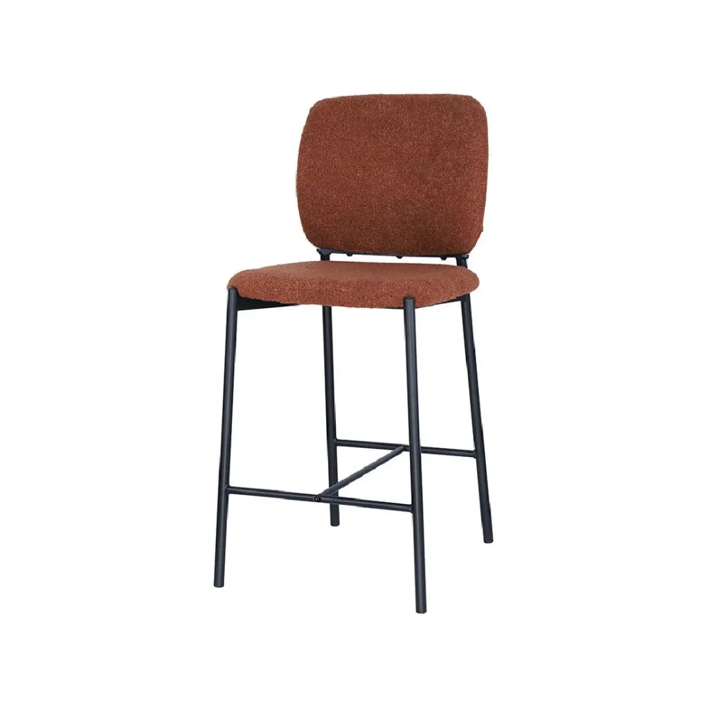Sedia da bancone RITA – Tessuto marrone ruggine – Gambe in metallo nero – Altezza 99 cm – Stile design/industriale