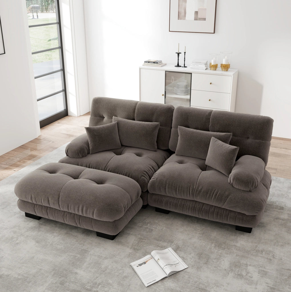 Divano modulare in chenille marrone con ottoman mobili; cuscini lombari e decorativi
