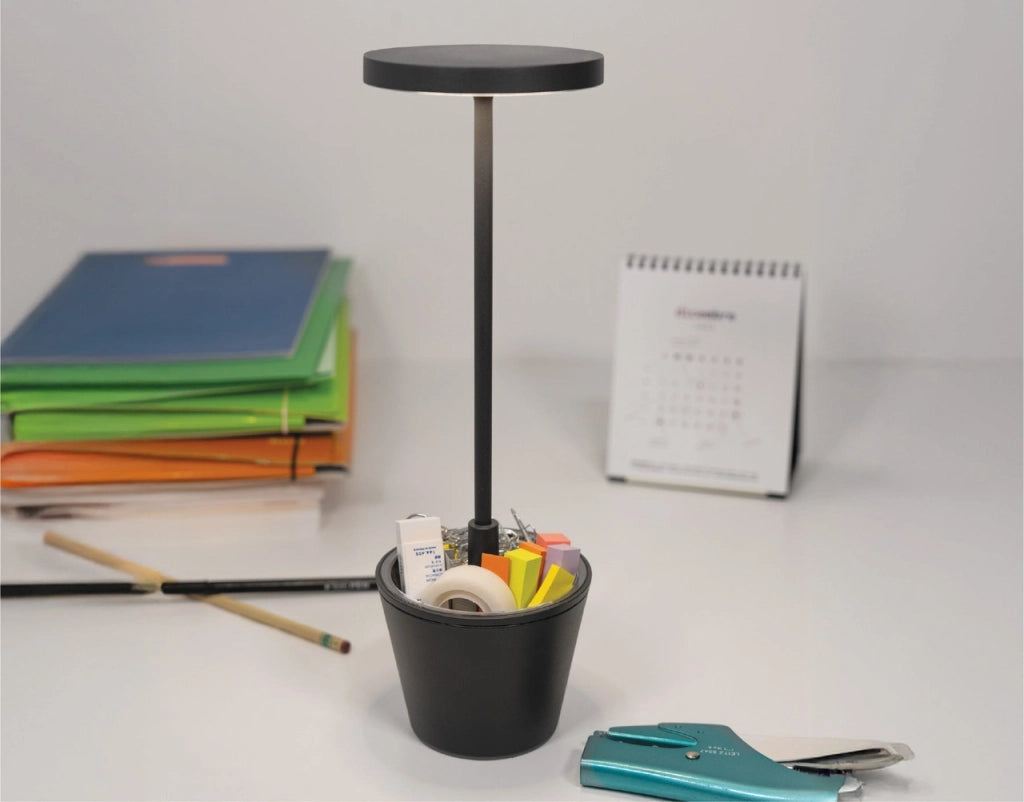 Lampada a led da tavolo Poldina Reverso Verde Salvia ricaricabile e dimmerabile con batteria fino a 12 ore. Da esterno IP65