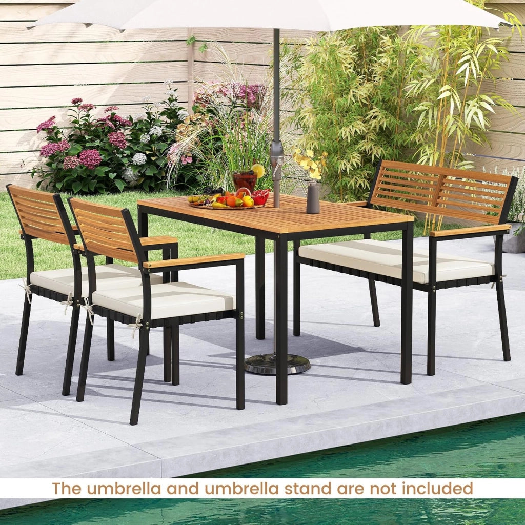 Tavolo da Giardino con 2 Sedie e Panca con Foro per Ombrellone e Cuscino Morbid, Set Pranzo da Giardino Ergonomico in Legno di Acacia, Design Impilabile, Set Salotto per Esterno da Balcone