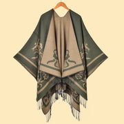 Mantella da donna con spacco diagonale e laccetti a pois color fango, con frange.