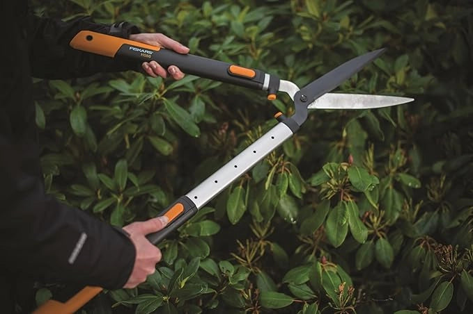 Fiskars CESOIA PER SIEPI TELESCOPICA SMARTFIT HS86 cm. 67,5÷92,5