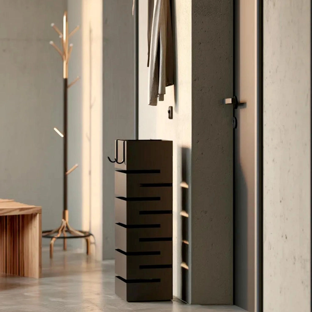 Portaombrelli In Acciaio Zincato Per Interno Esterno Con 2 Ganci Removibili Vaschetta Scolapioggia Base Antiscivolo Design Moderno Struttura Robusta 49 X 15,5 X 15.5 Cm Nero