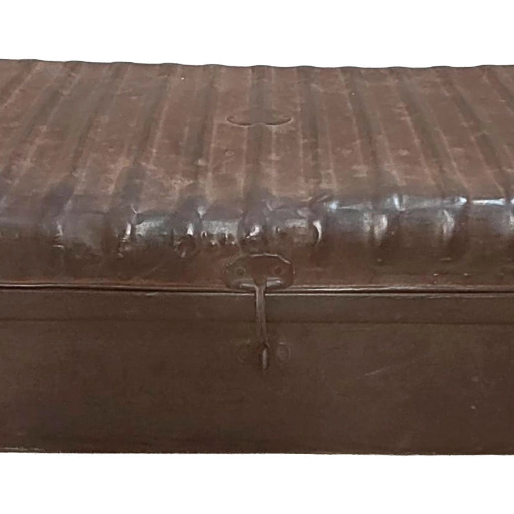 Valigia artigianale in metallo, 67x37x25h cm