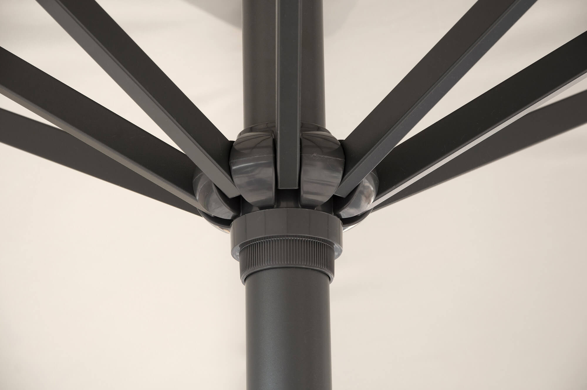 Ombrellone da Giardino 4x4 m Palo Ø67 mm Siviglia Grigio Chiaro