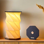 Lampada da Tavolo Portatile con Sfumatura di Luce Touch - Lampada Pieghevole con Luce Calda - Lampada per Viaggi / Piccola Lampada da Tavolo con Batterie - Illuminazione Portatile - Ideale per Camera da Letto, Salotto e Viaggi