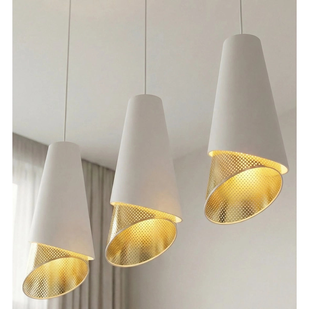 Lampada a sospensione MODA con paralumi bianchi e interno dorato