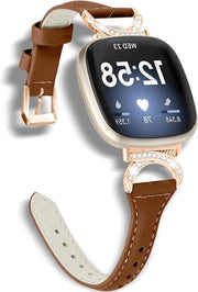 Armband in pelle per donna con chiusura a forma di conchiglia morbida e sottile compatibile con Fitbit Versa 4 e 3 Sense 2 - cinturini di riserva per Fitbit