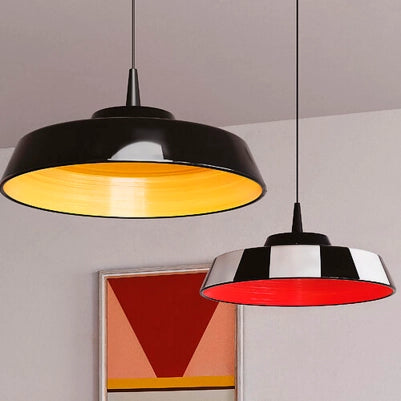 Lampada a sospensione Circus Black by Karman con diffusore in ceramica giallo oro, tecnologia LED integrata, dimmerabile TRIAC, diametro 24 cm
