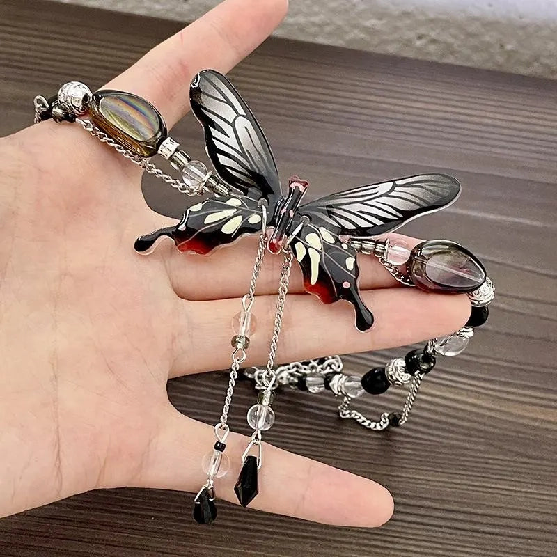 Collana con nappa a farfalla nera: gioiello fatto a mano con perline.