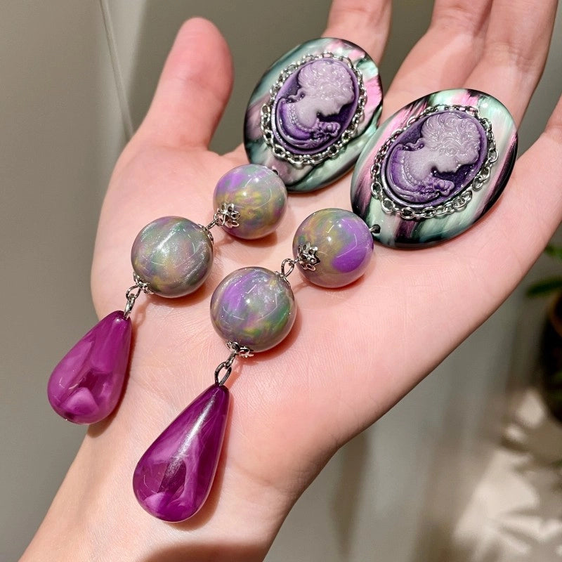 Orecchini a perno con perle barocche viola vibranti, design retr¨° di nicchia, orecchini a testa con perle scintillanti, orecchini a goccia