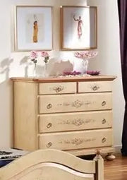 Comò in legno massiccio avorio anticato profili rosa anticato
