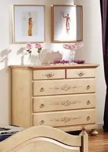 Comò in legno massiccio avorio anticato profili rosa anticato