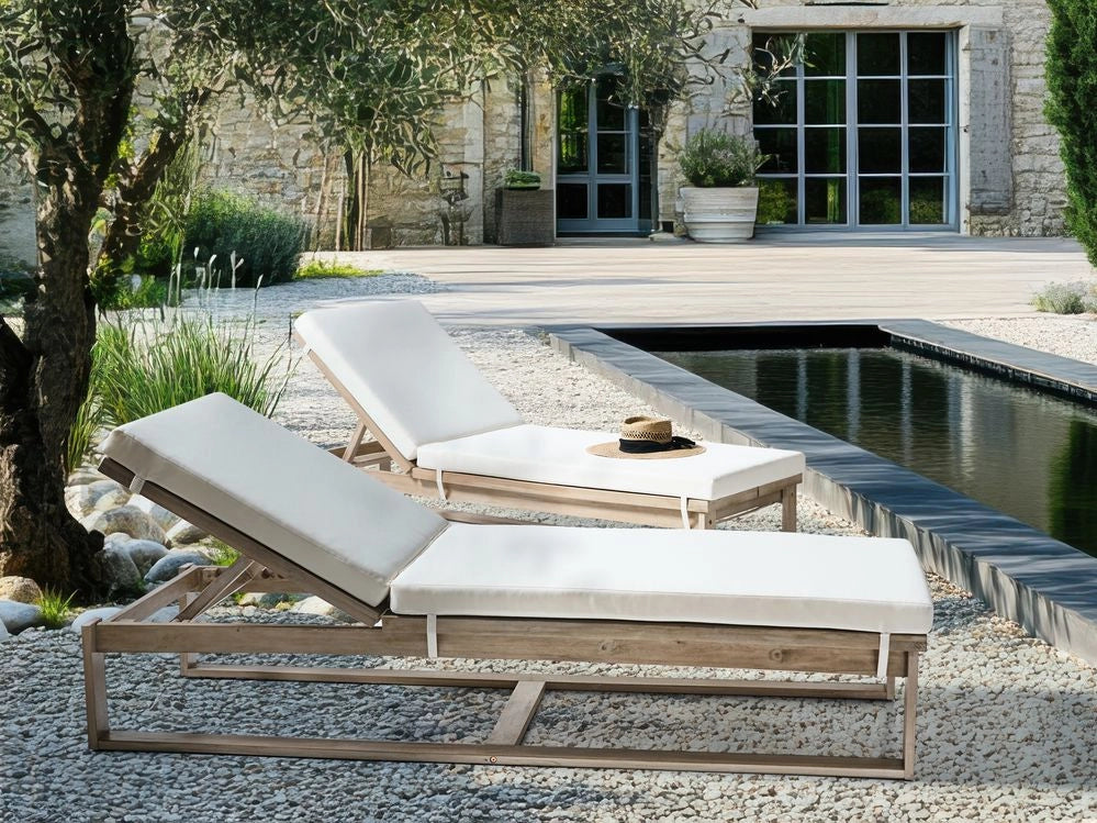 Set di 2 lettini da giardino reclinabili in legno d'acacia con cuscini bianco sporco reclinabile resistente alle intemperie