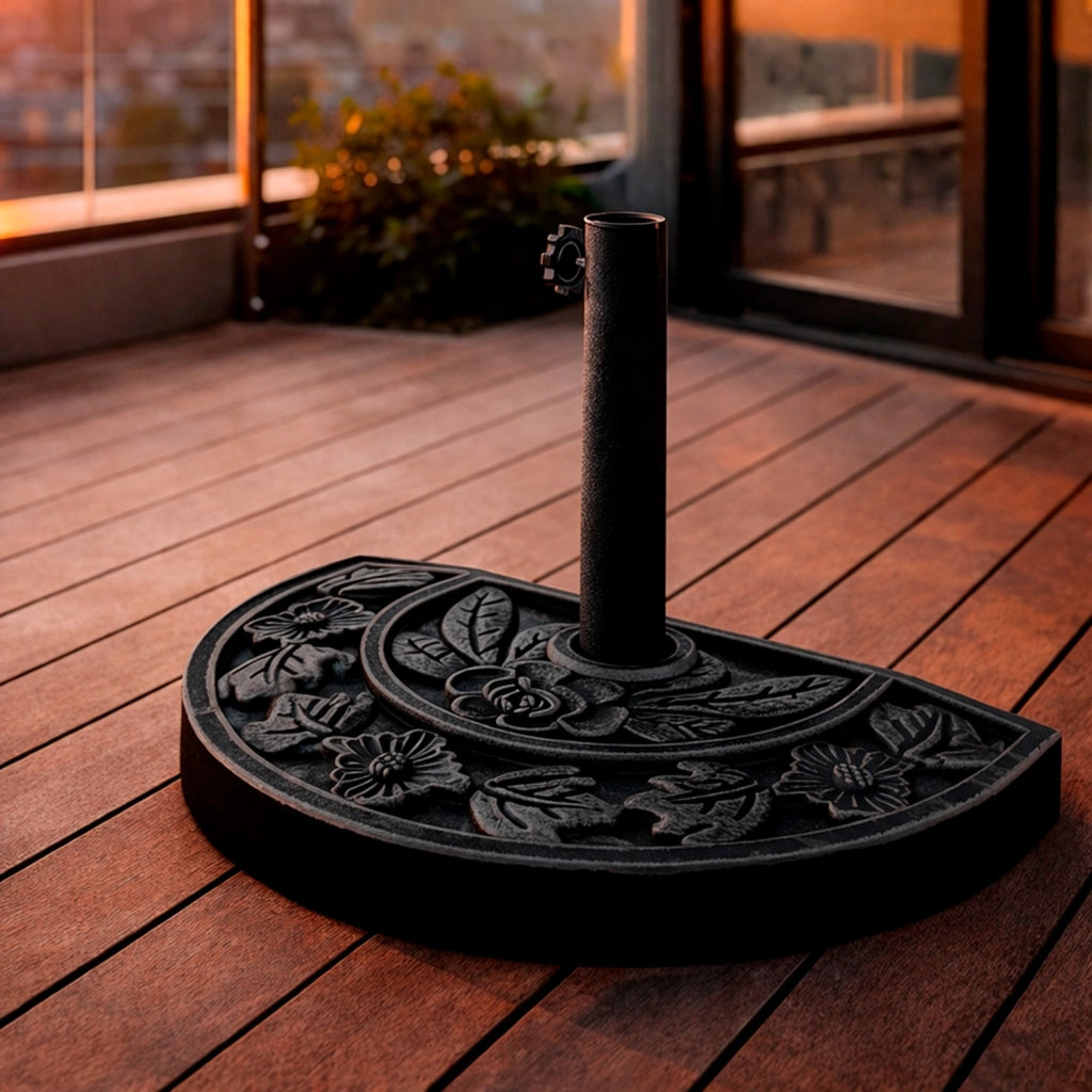Base Ombrellone Semicircolare Motivo Floreale In Cemento HDPE E Metallo Supporto Per Palo Ø 38/48 Mm Ideale per Balcone Terrazza Giardino Resistente Intemperie 50 x 31 x 7 Cm Nero