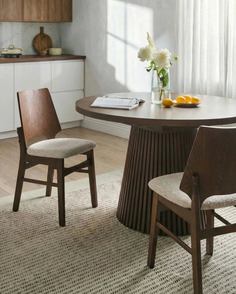 Set di 2 sedie da pranzo marroni e beige chiaro in compensato bouclé con gambe in legno di gomma senza braccioli stile retrò tradizionale