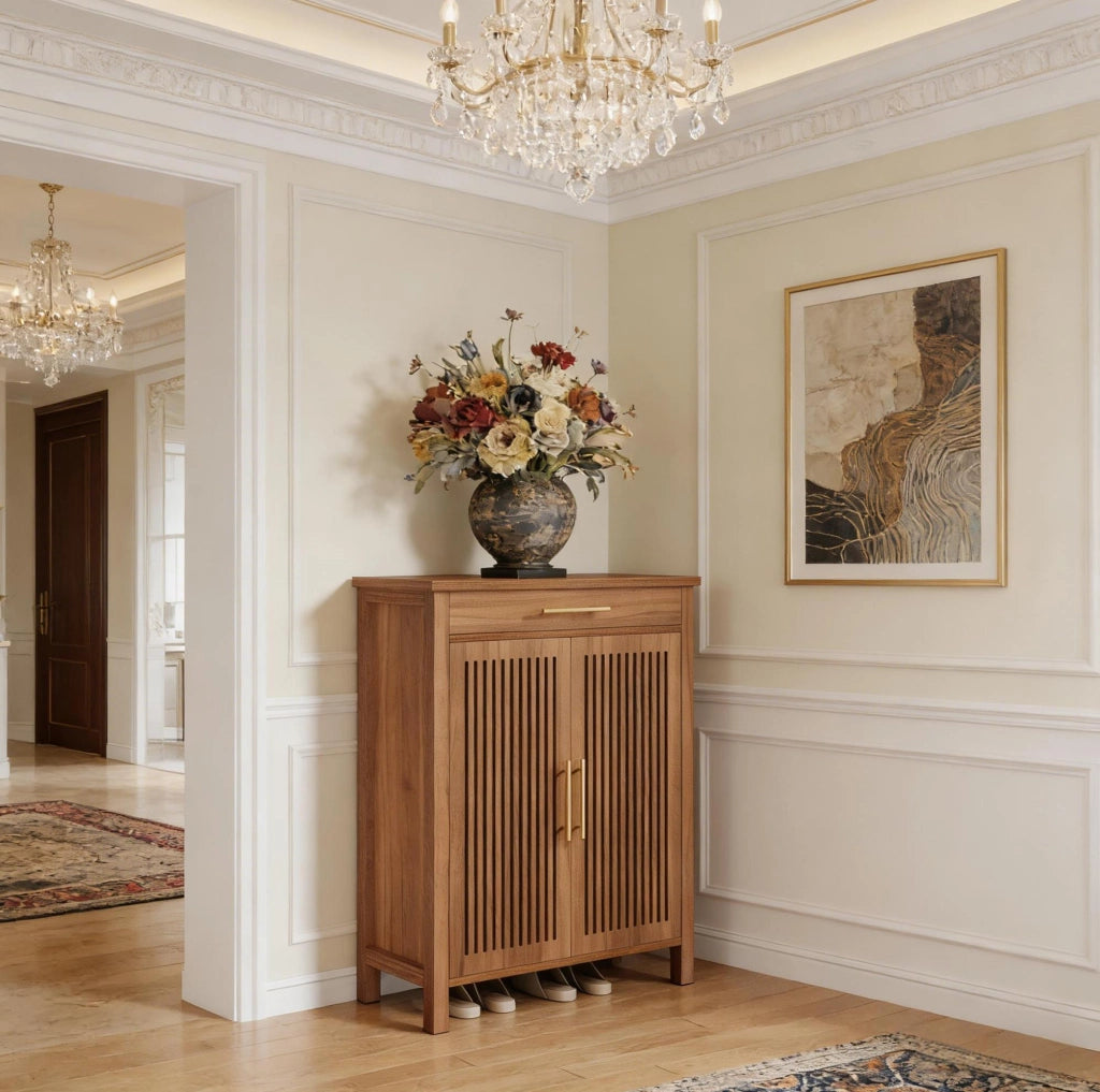 Scarpiera freestanding a 5 ripiani con ante a lamelle e cassetto; MDF e metallo marrone