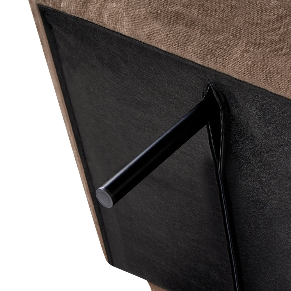 Divano letto marrone rivestito in tessuto con gambe in legno 2 posti schienale trapuntato seduta imbottita design moderno senza braccioli