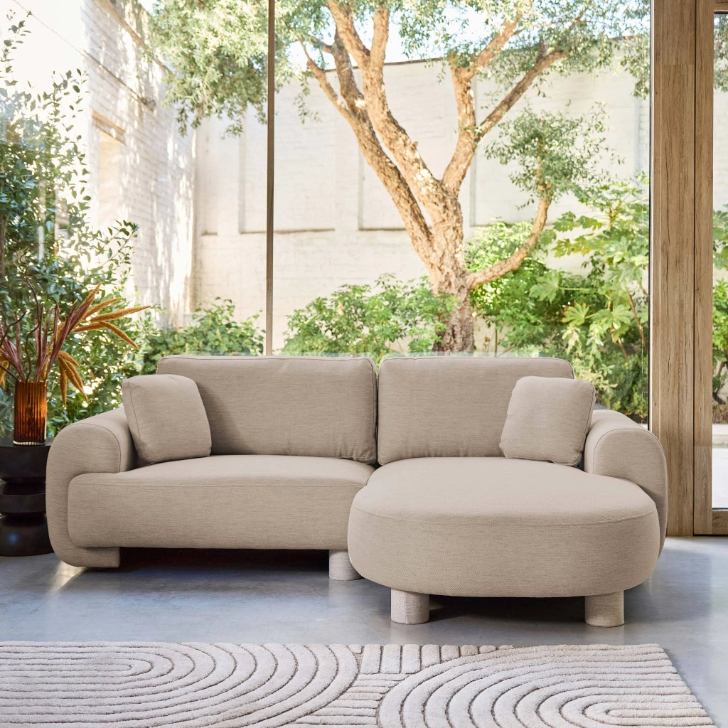 Divano angolare destro in tessuto con piedi tondi, 3 posti, beige