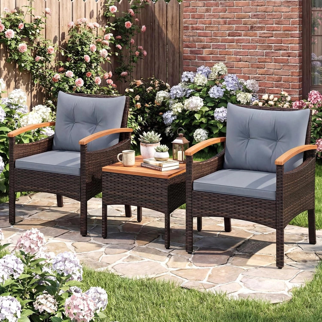 Set Salotto da Giardino per 2 Persone, Poltrone da Giardino in Rattan e Legno con Tavolino Laterale, Salottino da 3 Pezzi con Cuscini per Cortile, Veranda e Balcone (Grigio)