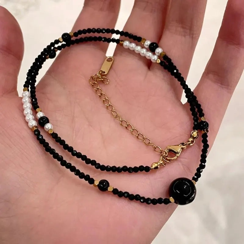 Collana fatta a mano con perle e cristalli neri, regalo di Natale o compleanno.
