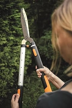 FORBICE TAGLIASIEPI TELESCOPICA SMARTFIT HS86- - manico allungabile tra mm.675 e mm.925 (114800) - 1 blister FISKARS